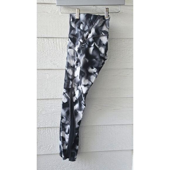 Lululemon Train Times 7/8 Pant 25" | Blush Blossom| Size 6 Like New - Picture 9 of 10